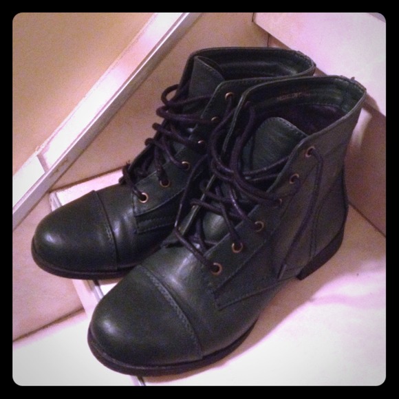 HUNTER GREEN ANKLE COMBAT BOOTS