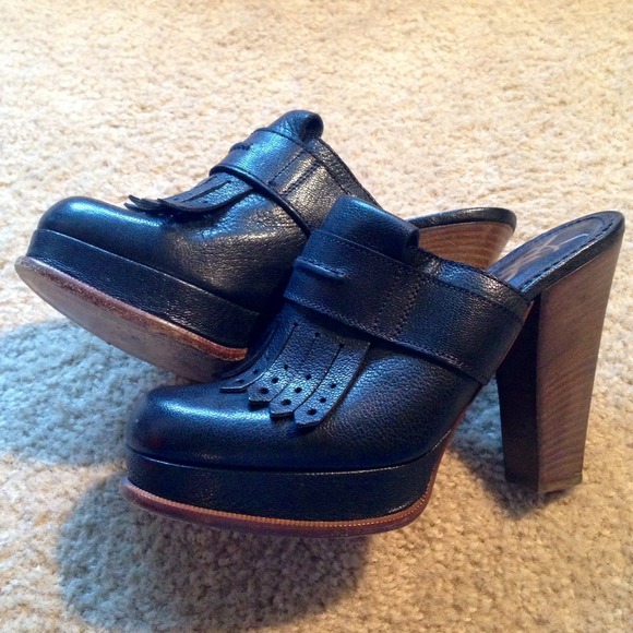 YSL Heels Editor's Pick! - Picture 2 of 4