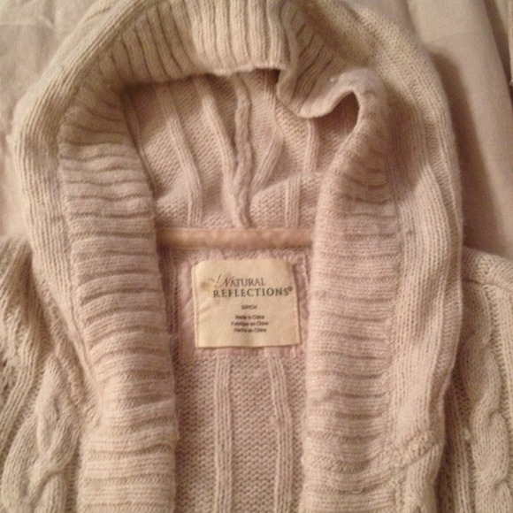 SOLD❤️Sweater - Picture 2 of 3