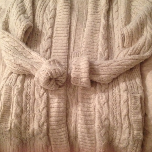 SOLD❤️Sweater - Picture 3 of 3