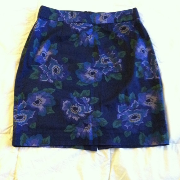 Violet floral skirt