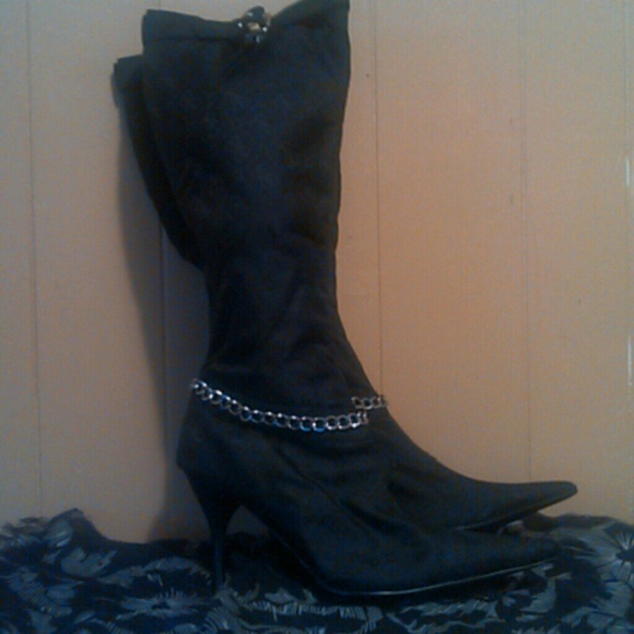 Blck books with silver chain