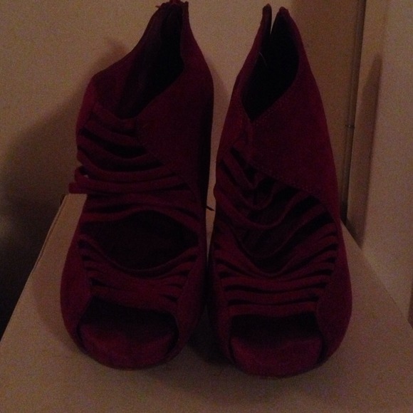 ALDO Magenta Suede Heels - Picture 3 of 4