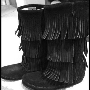 Black Minnetonka Calf Hi 3-Layer Fringe Boot