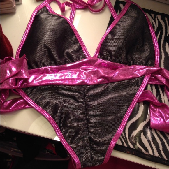 Bikini - Picture 4 of 4