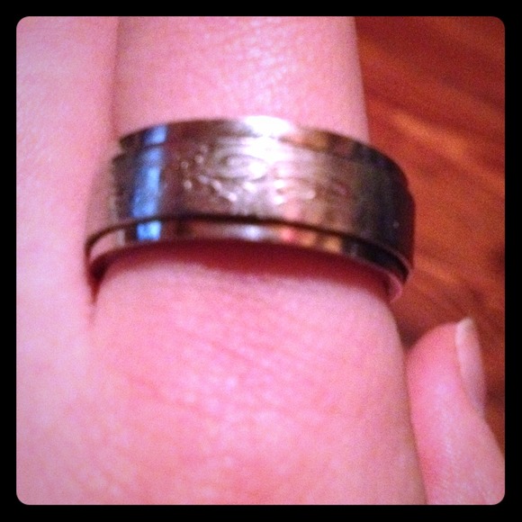Beautiful spinning silver ring ☺️😍