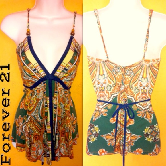 🎉HOST PICK!!🎉 patterned top💕