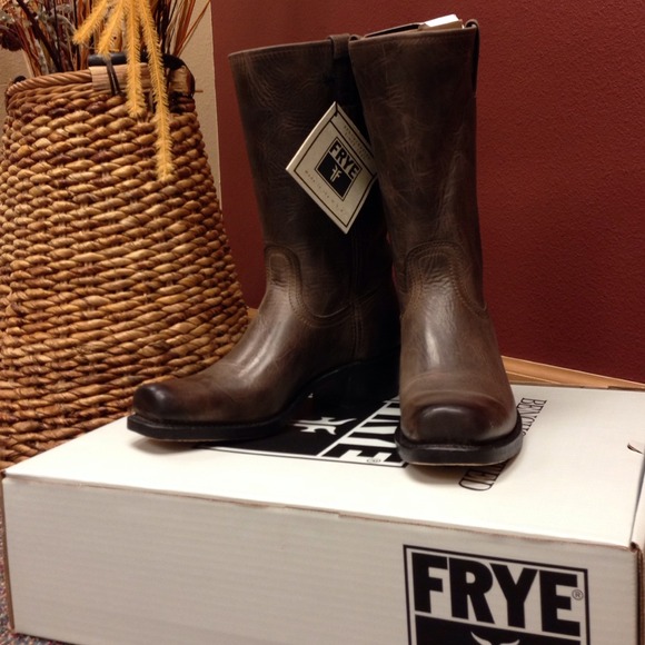 ** Alveda** Frye Calvary Boots ***