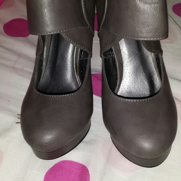 Heels - Picture 2 of 3