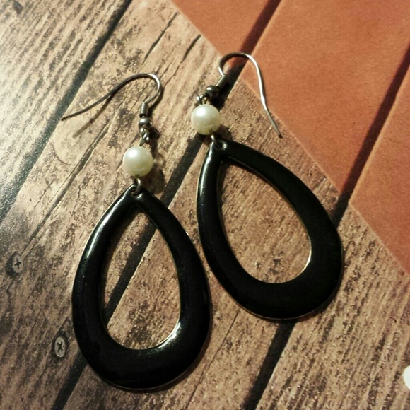 *BUNDLED* Black & Pearl Earrings