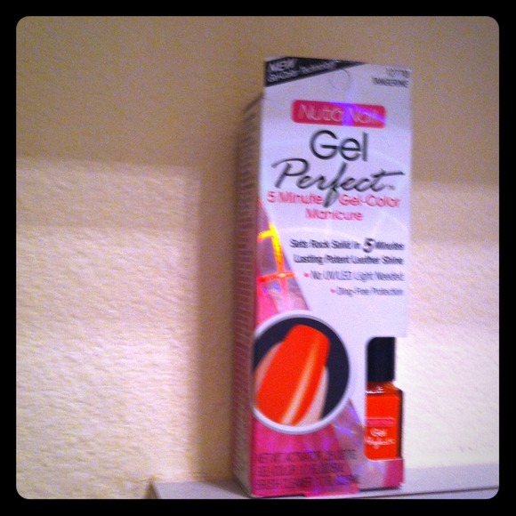 5 min gel color manicure