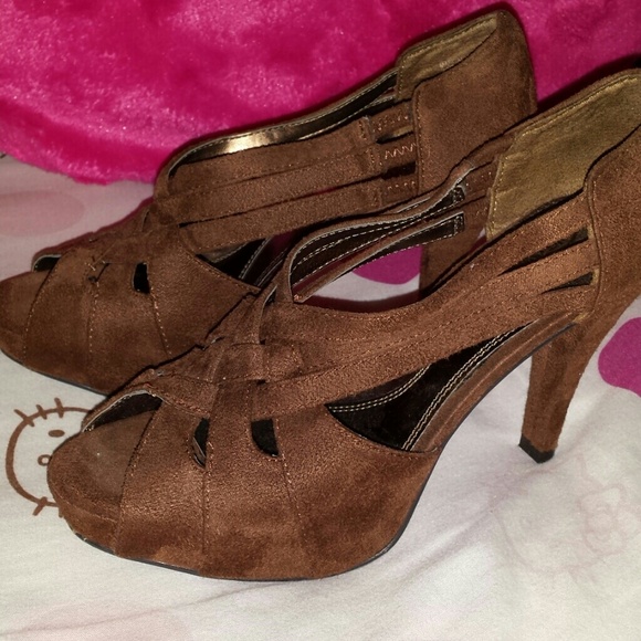 Brown heels - Picture 3 of 4