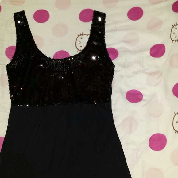 Dress - Picture 2 of 2