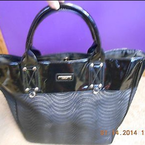 Versace XL Black Bag
20 Inches - Picture 2 of 3