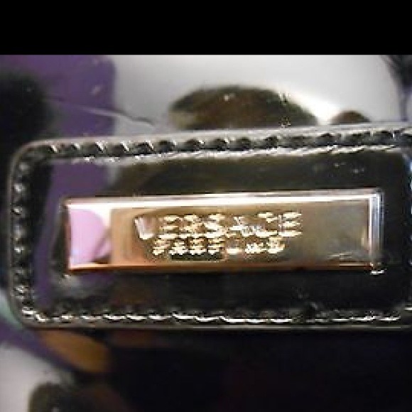 Versace XL Black Bag
20 Inches - Picture 3 of 3