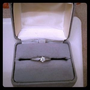14k white gold with .25karat diamond ring
