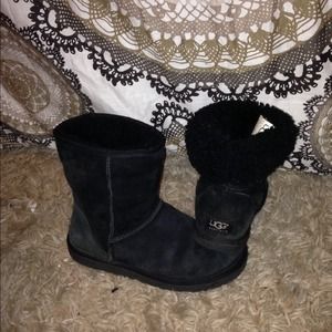 Black classic women's UGGS **Authentic**