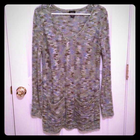 ❌SOLD❌Green v neck sweater