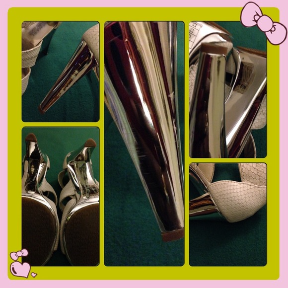 🚫SOLD🚫🎉HP x2 1/26, 5/12🎉MK Berkley T-Strap - Picture 3 of 3