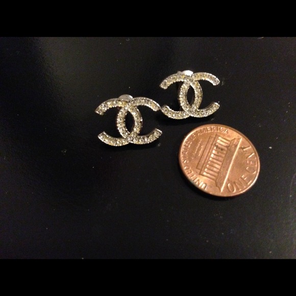 🎉🎈SOLD🎈🎉 AUTHENTIC CHANEL CC EARINGS