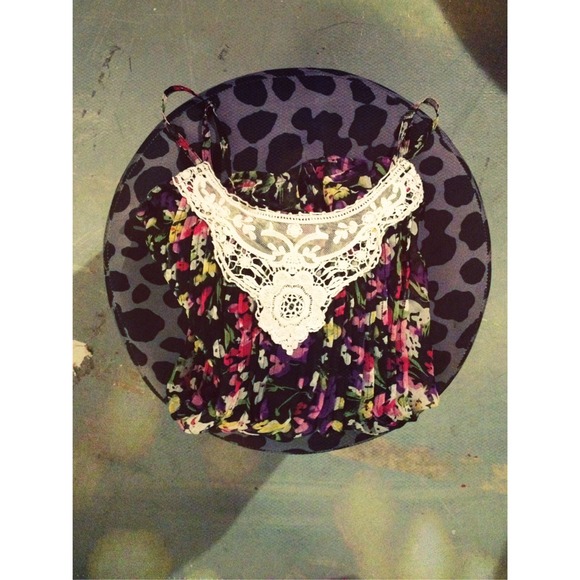 My Fav Floral Shirt 💙 - Picture 2 of 2