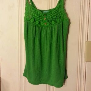 I love this green top!