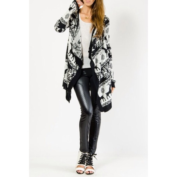 ⚡FLASH SALE⚡WINTER WONDERLAND AZTEC CARDI 2 LEFT!❄ - Picture 2 of 4