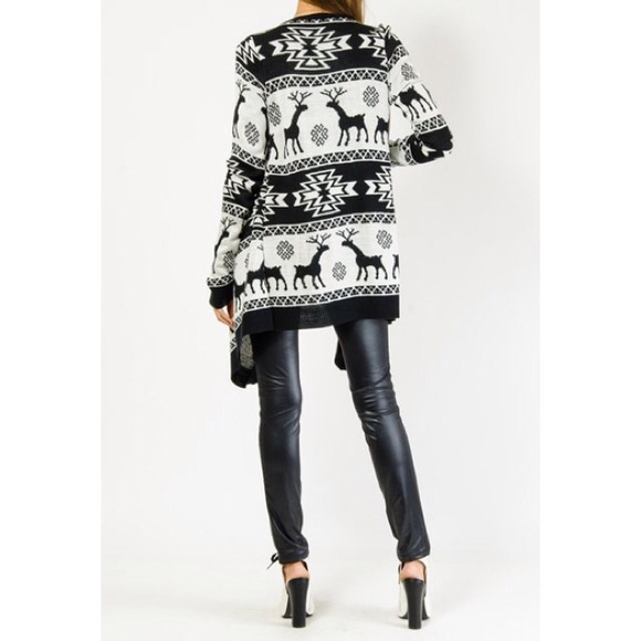 ⚡FLASH SALE⚡WINTER WONDERLAND AZTEC CARDI 2 LEFT!❄ - Picture 3 of 4