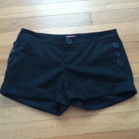 💢BUNDLED💢BCBGirls sz 6 pinstripe cuffed shorts
