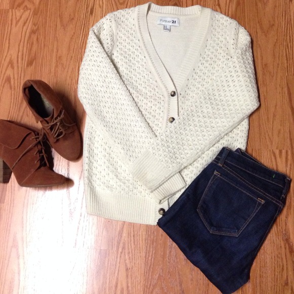 *not available!* Knitted cream cardigan