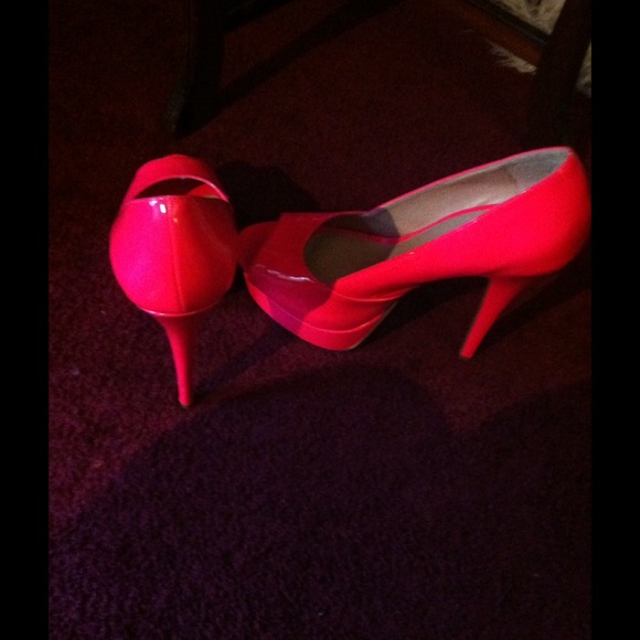 Hot pink high heels - Picture 2 of 2