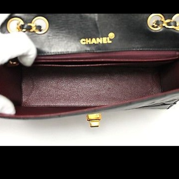 Authentic Chanel Chain Shoulder purse - Picture 4 of 4