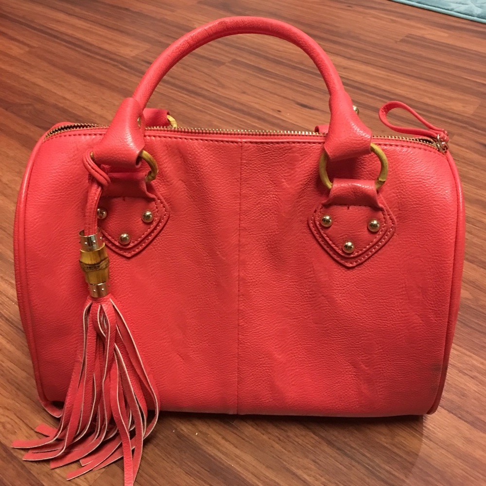 🎊HOST PICK 8/31.,🎊Coral purse w/tassel