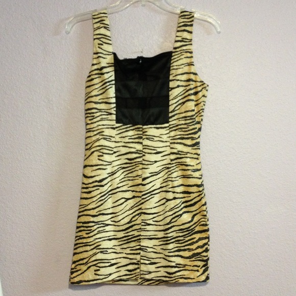 Dress - Picture 2 of 4