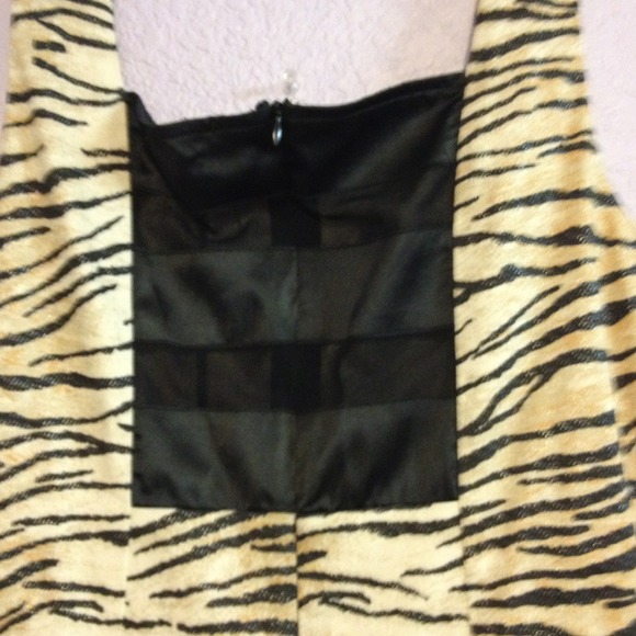 Dress - Picture 3 of 4