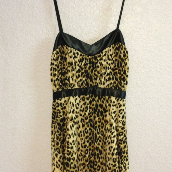 Dress - Picture 3 of 3