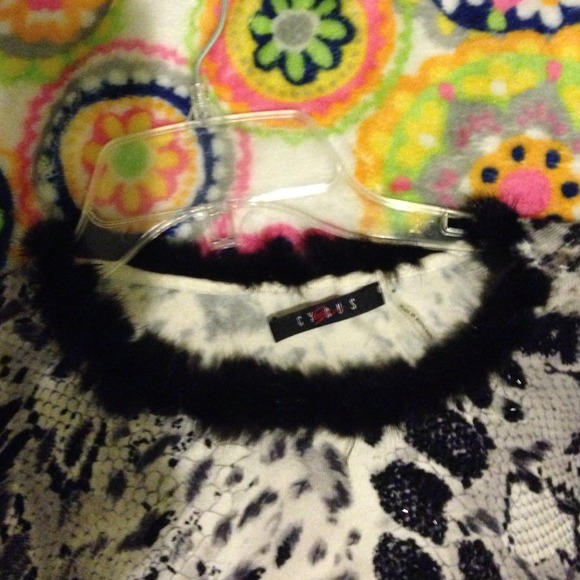 Sweater - Picture 2 of 5