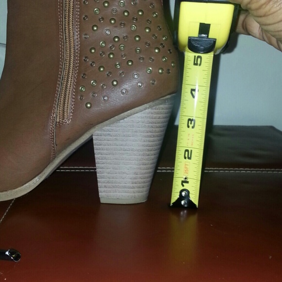 PRICE CUT!!! Rampage Light Brown Ankle Boots - Picture 4 of 4