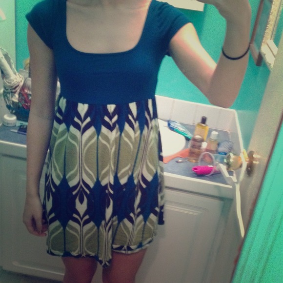 Deep teal, green, cream and brown dress 💛