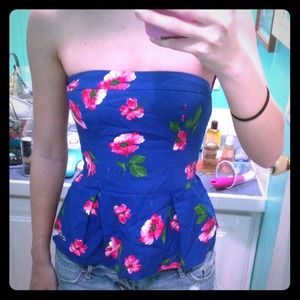 Adorable blue floral peplum tube tob💙🌺
