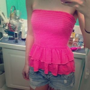 Cute hot pink ruched and ruffled Hollister top!