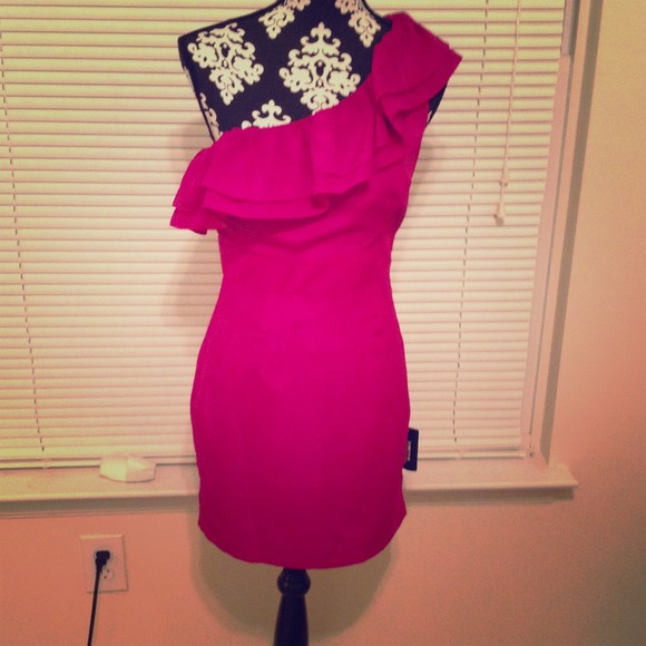 ❤️😍Cute one shoulder ruffle dress😍🔥💋