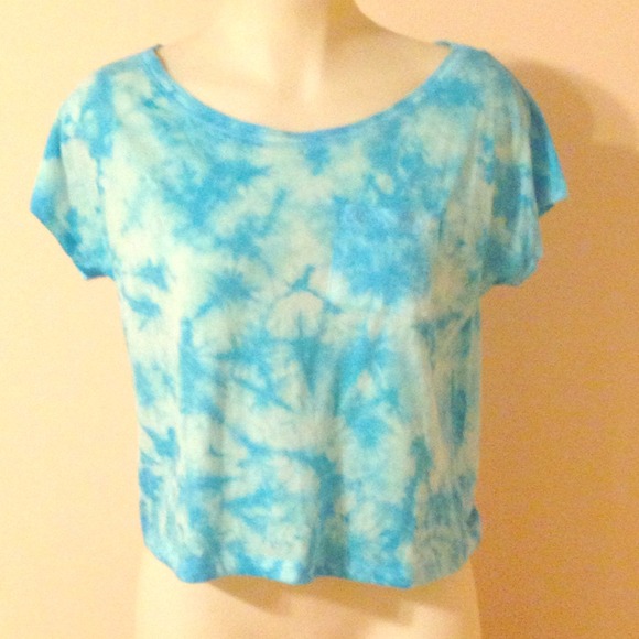 🚫SOLD🚫Blue Tie Die Belly Top🌴🌞