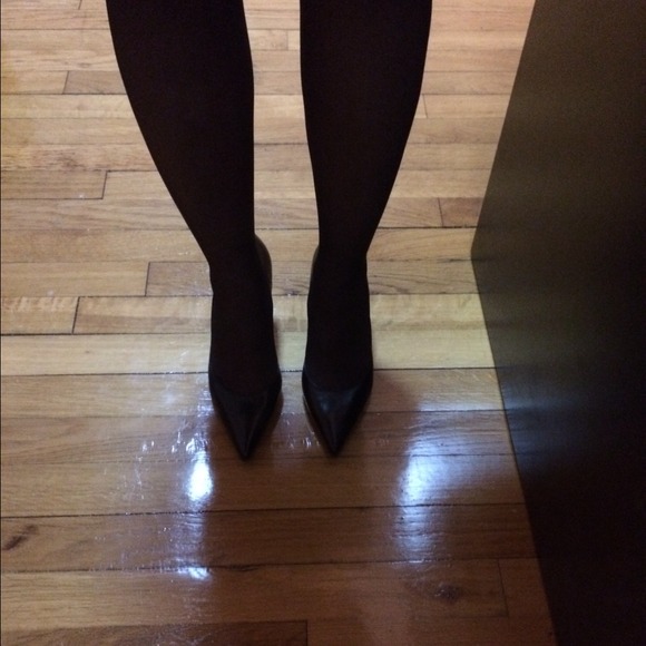 Audrey Brooke Black Pumps - Picture 4 of 4