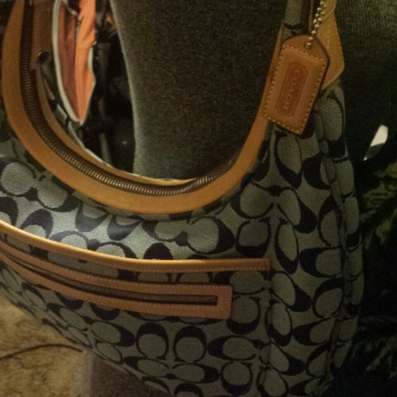 Coach Signature Hobo Handbag (Authentic) - Picture 2 of 4