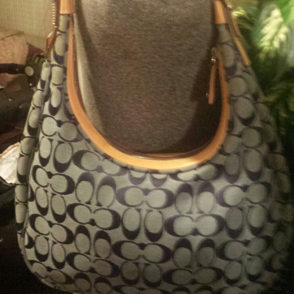 Coach Signature Hobo Handbag (Authentic) - Picture 3 of 4