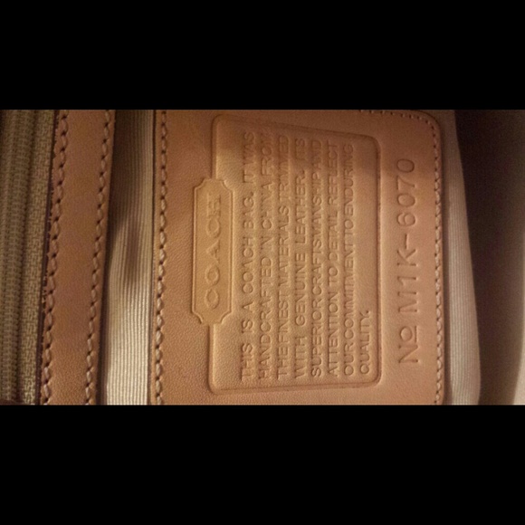 Coach Signature Hobo Handbag (Authentic) - Picture 4 of 4