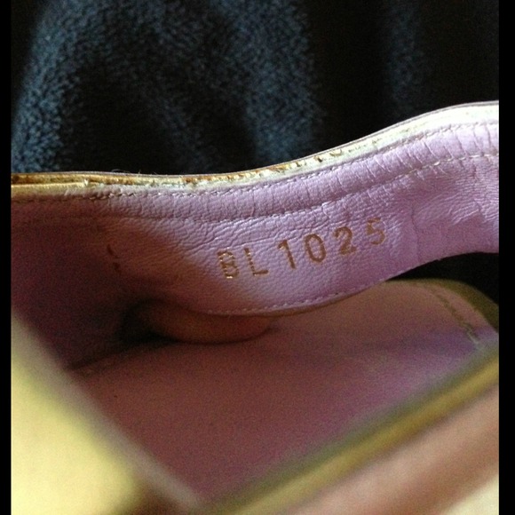Authentic LV heels - Picture 4 of 4