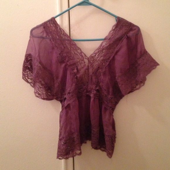Purple lace top - Picture 2 of 2