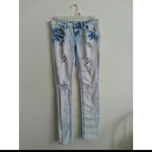 Light wash skinnies.